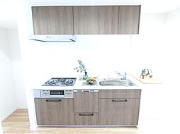 [キッチン] 豊富な収納で調理器具やお鍋なども入りますね。