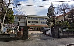[周辺] 新宿中学校　徒歩3分