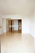明るいリビングから奥の和室