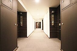 [玄関] ホテルライクな内廊下設計。
