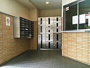 宅配ＢＯＸがあり、不在時の荷物の受け取りに便利です。