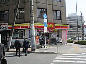 コンビニエンスストアデイリーヤマザキ岩本町和泉橋店まで381ｍ