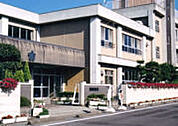 和歌山市立吹上小学校まで854m