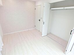 [寝室] 収納スペースがあることで、お部屋を有効活用できますね。