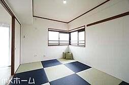 [内装] リビング横の和室は多目的に利用可能な空間です！お子様の遊び場、また客間として多彩にご利用頂けます！