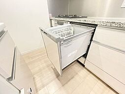 [キッチン] 食器を洗っている間にお掃除など、様々なシーンで家事の時短に役立つビルトイン食洗機。