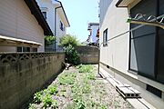 建物裏側。洗濯物を干すのも道路から見えないのでいいですね