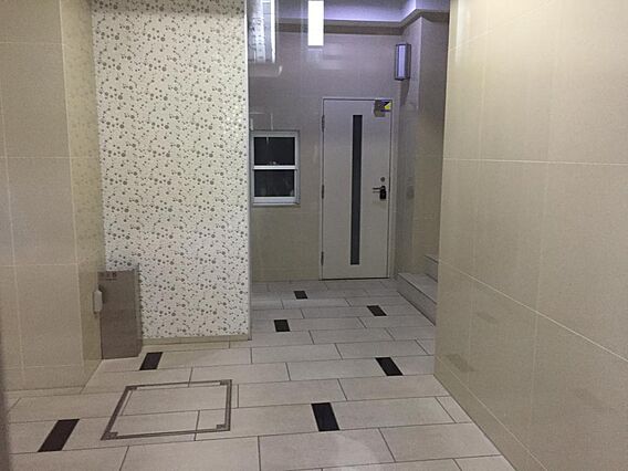 エントランス内...