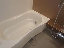 [風呂] 白を基調とした清潔感あるバスルーム