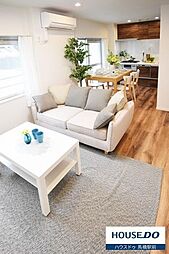 [居間] おしゃれな家具付きで初期費用が節約できますね。