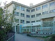 和歌山市立八幡台小学校まで720m