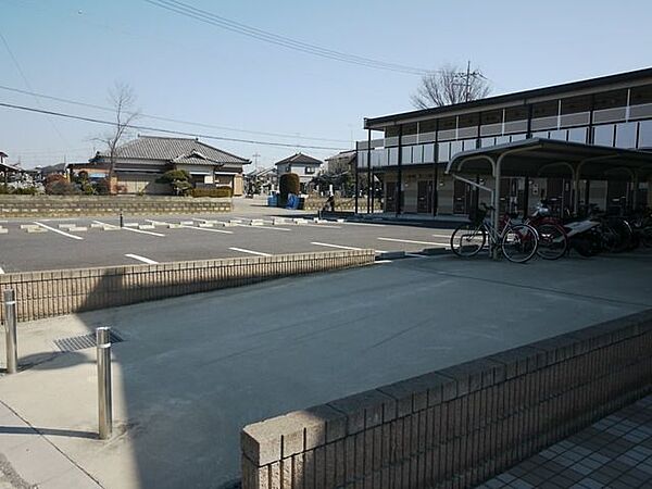 埼玉県鴻巣市小松 賃貸マンション 1階 駐車場