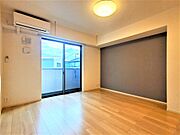 洋室12.1帖、照明器具は備え付けです。
