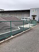 本件前の歩道から撮影