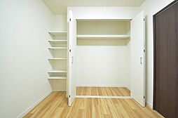[収納] 大家族にもご対応可能な大型収納が、各居室に標準装備されております。