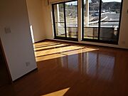 日当たりのいいリビングにバルコニー付