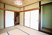 床の間のある落ち着いた雰囲気の1F和室6帖