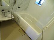 大きな一坪風呂を搭載です。追い焚き付き。