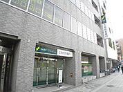 金融機関、三井住友銀行岡本支店まで徒歩１０分(８５４ｍ)