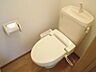 トイレ：トイレは温水洗浄機能付き