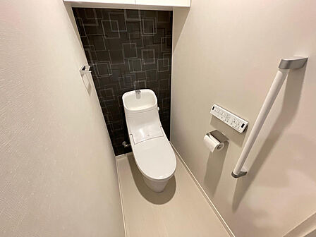 温水洗浄機能付きのトイレです!