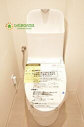 [トイレ] 白を基調としたトイレは、インテリア次第でどんな空間になるかワクワクしますね♪