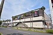 【フレスポジャングルパーク】鹿児島市与次郎1丁目にある大型商業施設です。駐車場有り（901台・無料） 350m