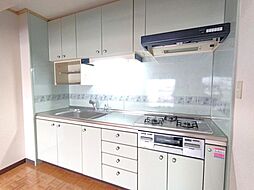 [居間] ～キッチン～ 調理スペースにもゆとりあるキッチンです。