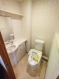 [トイレ] トイレ新規交換しました。トイレ横には収納スペースと手洗い付き。