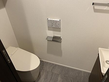 タンクレストイレで、見た目すっきり♪手洗い付き