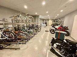 [その他] 【室内駐輪場】大切な自転車・バイクが雨に濡れず安心です。