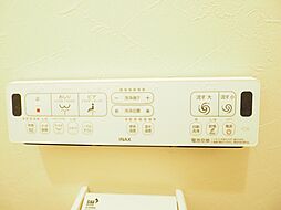 [設備] ■トイレは快適な温水洗浄便座機能付きです。