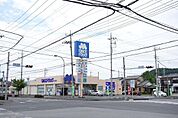 マルエドラッグ山川店（2110m）