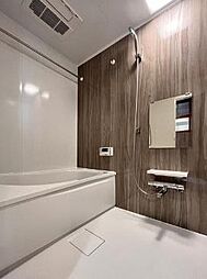 [風呂] バスルームは一日の疲れを癒すくつろぎの場所。ゆったりとしたキレイな浴室で、優雅なバスタイムを。