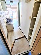 玄関から見たお部屋