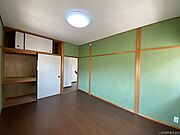 リフォームされて綺麗な2F洋室（3）