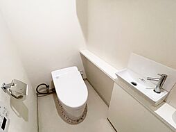 [トイレ] ロータンクトイレ、手洗いカウンターを設置