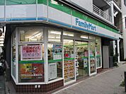 コンビニエンスストアファミリーマートお茶の水店まで243ｍ