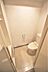 トイレ：トイレにも収納があります。