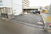 敷地内駐車場、空き状況要確認。