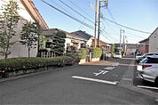 自治医大駅徒歩圏内の好立地。
