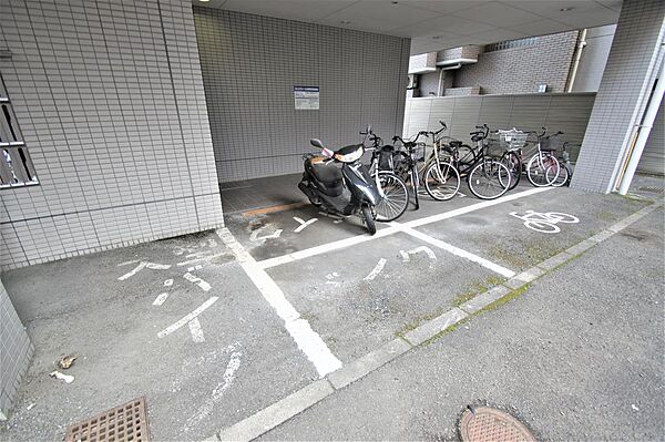 画像26:自転車、バイク置場