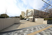 長岡京市立神足小学校まで584m