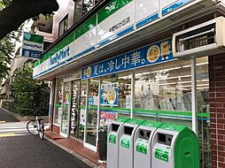 [周辺] ファミリーマート中野松が丘店まで273m 私たちは加盟店といつも共に歩みながら、地域のお客さまに寄り添い、「家族」であるファミリーマートに関わるみんなの幸せな未来に貢献します。