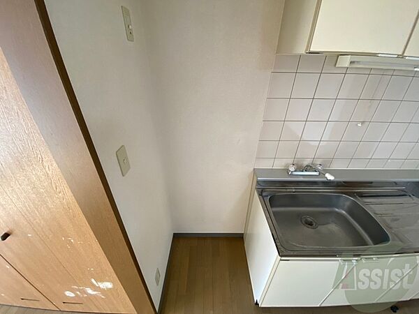 画像22:キッチンには冷蔵庫を置けるスペースがありますね。