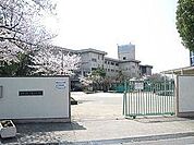 寝屋川市立第九中学校まで372m
