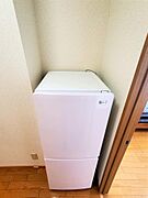キッチン後ろの冷蔵庫スペース