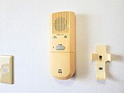 インターホンで訪問者を確認できます。