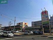 ハローズ津高店 560m
