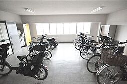 [その他] 雨から自転車を守ってくれる屋内駐輪場。バイクも駐輪可能です♪